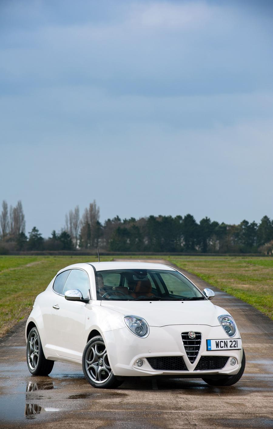  Alfa Romeo MiTo (955) 2013 года  (UK) (фото 6 из 20)